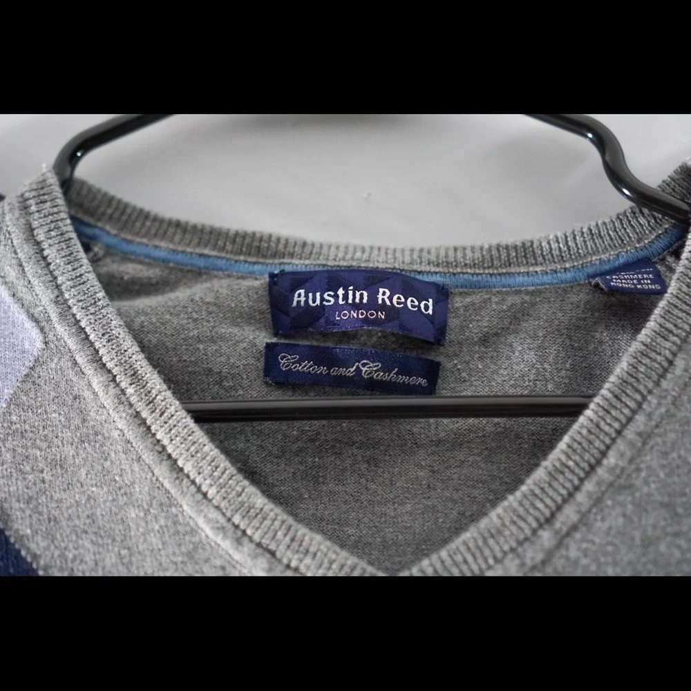Austin Reed Sweater Vest - Picture 3 of 4